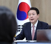 “反日 외치며 정치적 이득”… 尹, 野 직격