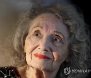 '美라스베이거스 첫 마술사' 글로리아 데이 별세…향년 100세