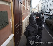 러, 노벨평화상 인권단체 관련자 압수수색…"나치즘 옹호 혐의"