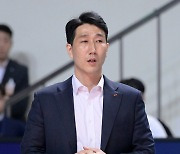 [Ms포토] 경기 지켜보는 권영민 감독