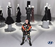 자동차 폐자재로 만든 드레스…현대차 '업사이클링' 패션 전시회
