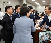 정개특위, 의원 수 정수 유지 '선거제 개선 결의안' 의결