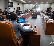 국회 정개특위, '의원 300석' 전제 선거제 개선 3개 결의안 채택