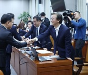 정개특위, 선거법 개정 결의안 의결…'3안 모두 의원정수 300인 유지'