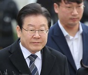민주당, '만장일치'로 이재명 당대표 유지 결정…"정치탄압 맞다"(상보)