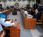 국회 정개특위, ‘국회의원 300人 유지’ 선거제 개편 결의안 만장일치 의결