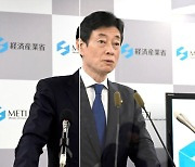 일본 경산성 장관 “한국 측 화이트리스트 복원 환영… 우리는 신중 판단”