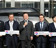 민주, 尹 대일외교 총공세.... 태극기 마케팅 이어 독도 방문도 추진