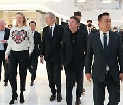 [패션] '크리스찬 디올' CEO 델핀 아르노가 한국에서 입은 옷