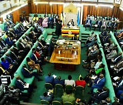 우간다 의회, 성소수자 확인시 징역 10년 처벌법 통과