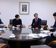 MZ노조 다시 만난 고용장관 "공짜야근 단호 대처·휴식 보장"