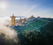 기네스 세계 기록 등재된 최대 기도 바퀴, 베트남 달랏서 공개… 관광객에 놀라움 선사