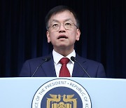 [속보] 대통령실, 美반도체법 '가드레일'에 "한국기업 차질 없어"