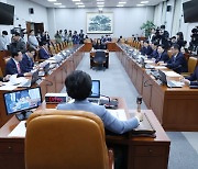 국회 정개특위 ‘300석 유지’ 선거제 3개안 의결···전원위서 논의
