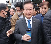 이재명 "尹, `50조원` 지역화폐 발행해야…민주당도 법안 강구"