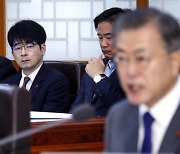 "尹, 일장기에 고개 숙여" 탁현민…시민단체에 고발당했다