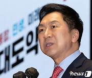 의원총회 발언하는 김기현 대표