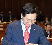발언대 향하는 김기현 대표