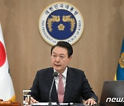 尹 "정치 아닌 '약자복지'…노동현장 불법 뿌리 뽑을 것"