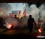 "우리를 모멸했다" 연금개혁 강행에 분노 佛노조 오늘 전국 시위