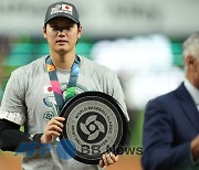 'WBC MVP' 오타니 활약에 고향도 들썩… 시직원들은 오타니 셔츠 착용