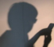 아동 성범죄 가해자 10명 중 6명은 '아는 사람'...'채팅앱' 주의