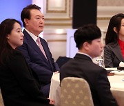 尹 "현금복지는 포퓰리즘 … 약자 위한 맞춤형 복지 할 것"