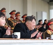 "뒷줄 밀려난 김여정, 매우 화났다···리설주와 권력투쟁 중"