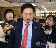 본회의장 나오는 김기현 대표