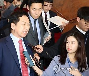본회의장 나오는 김기현 대표