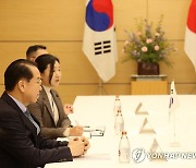 권영세 장관, 일본 관방장관과 회담