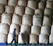 '과잉 쌀 의무 매입' 양곡관리법 국회 통과…尹 거부권에 무게(종합2보)