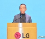 권영수 LG엔솔 부회장 "전기차 LFP 내후년 양산…애리조나 공장 상반기 결정"(종합)