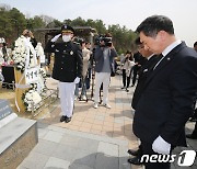 제2연평해전 전사자 추모하는 김기현 대표