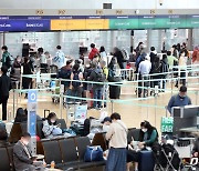 인천공항 제1터미널 바닥 뒹굴며 고성·소란 40대 중국인 병원 이송