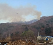 강원 화천 군부대 재발화···산림당국 진화 중