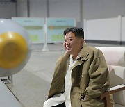 다양하고 강해진 북한 핵무력···태평양으로 ICBM 정상각도 발사하나