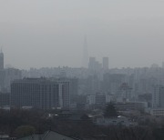 [포토] 롯데월드타워도 가물… ‘나쁜’ 미세먼지