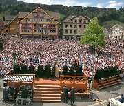 스위스 직접민주주의도 볼거리...4월 중세축제-음악축제도