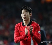 '클린스만 데뷔전서 멀티골' 손흥민 "승리 못해 책임감 느껴"