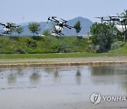 드론 띄워 농사일 지원 척척…밀양 '청년농업인 드론방제단'