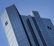 SNS까지 부추긴 '막연한 공포'…유럽 은행 위기감 엄습(종합)