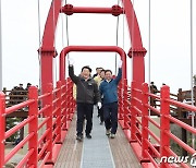 태안 새 명물 '백화산 구름다리' 개통…해발 250m 총연장 74m
