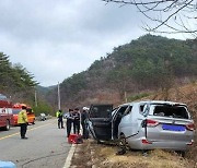 강원 평창서 전신주 SUV가 전신주 들이받아‥ 2명 사망·1명 중상