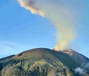인도네시아 레워톨록 화산 분화‥화산재·용암 뿜어내