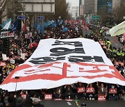 “망국외교” “주 69시간 노동개악” 尹정부 규탄 서울 대규모 집회