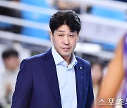 [ST포토] 김종민 감독, '눈빛으로 말한다'