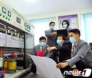 북한 대학생들… "이론과 실천교육을 함께"