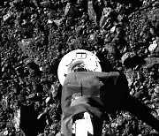 ‘소행성 흙’ 담긴 미 탐사선 9월 지구 귀환…생명체 기원에 다가설까