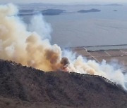 강화도 마니산 화재…보물 ‘정수사 법당’ 지키기 안간힘